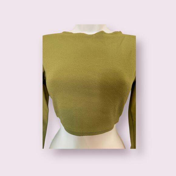 PrettyLittleThing Backless Green Long Sleeves Crop Top.  4 - Picture 4 of 8